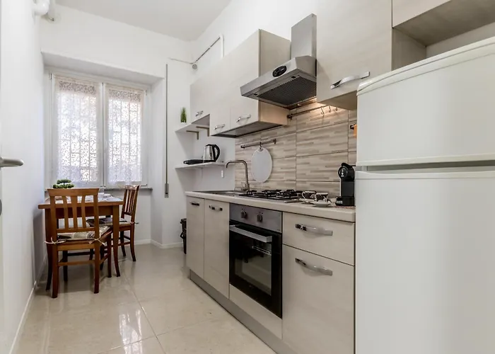 Metro C - Nando's House