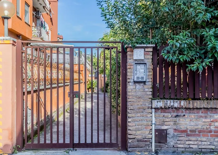 Metro C - Nando's House *