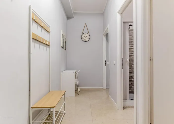 Metro C - Nando's House Apartment Rom